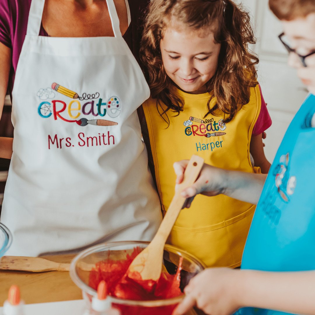 Adult Christmas Apron – Sewing From The Hart